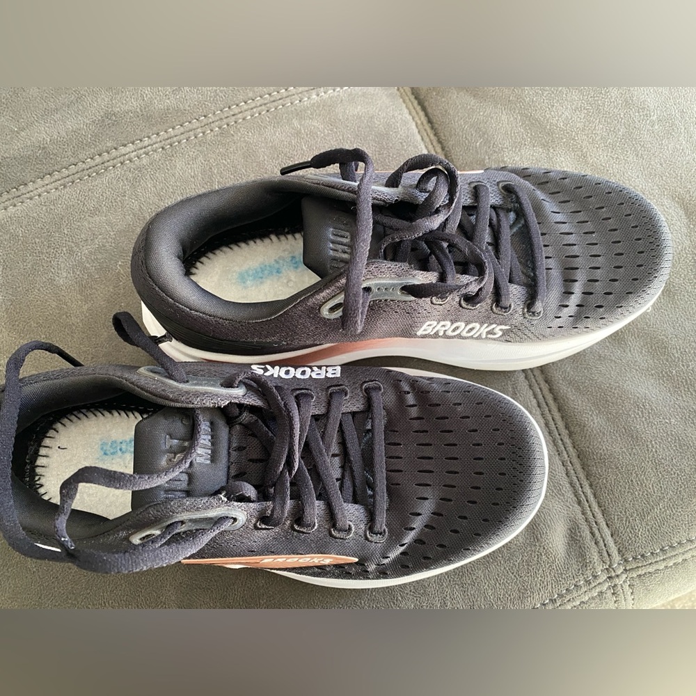 Brooks Ghost Max 3 women’s black and peach shoe 6.5 W - Picture 12 of 12